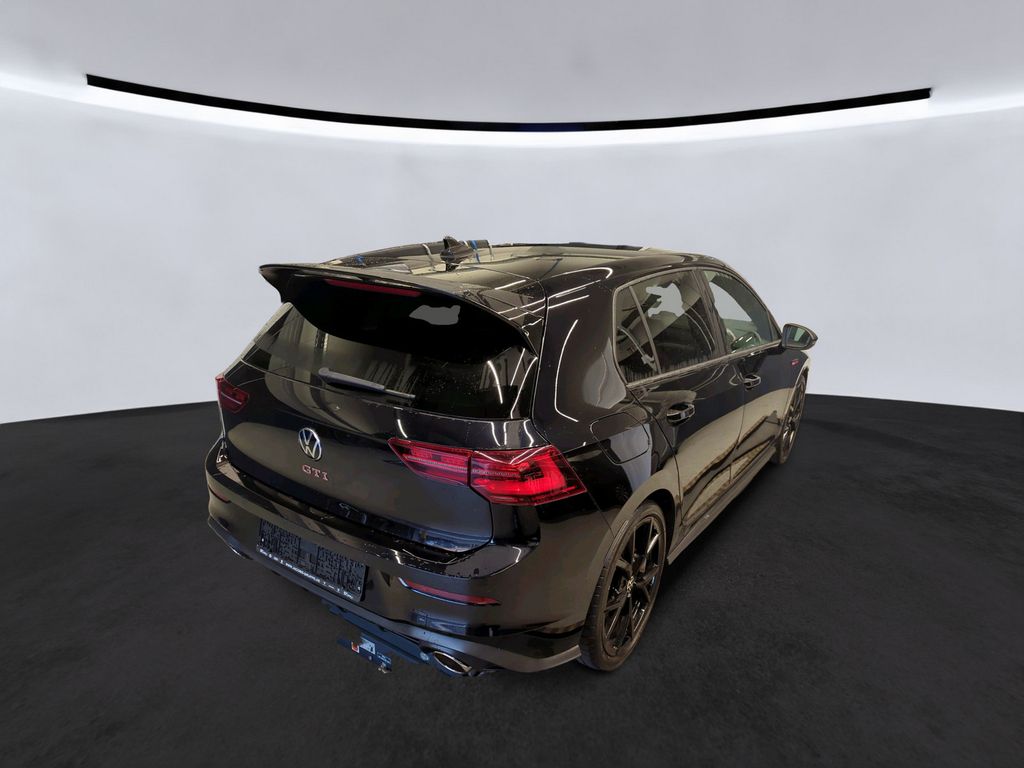 Volkswagen Golf 2023 г. Чёрный, пробег 47225 км
