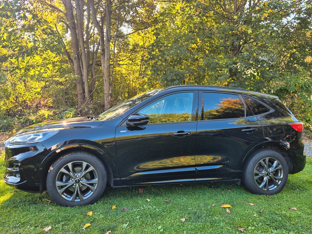 Ford Kuga 2023 г. Чёрный, пробег 57587 км