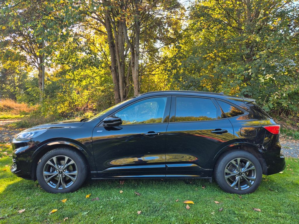Ford Kuga 2023 г. Чёрный, пробег 57587 км
