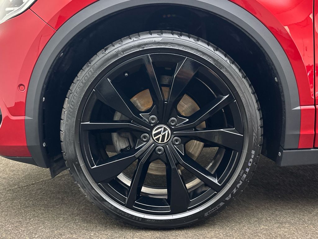 Volkswagen T-Roc 2022 г. Красный, пробег 28650 км