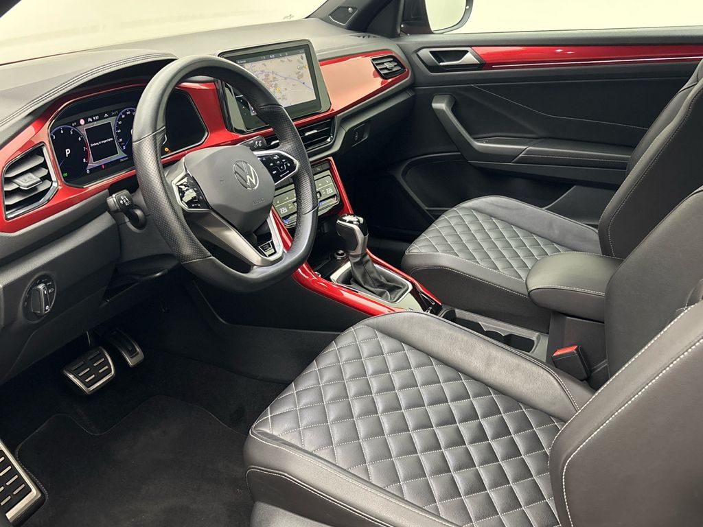 Volkswagen T-Roc 2022 г. Красный, пробег 28650 км