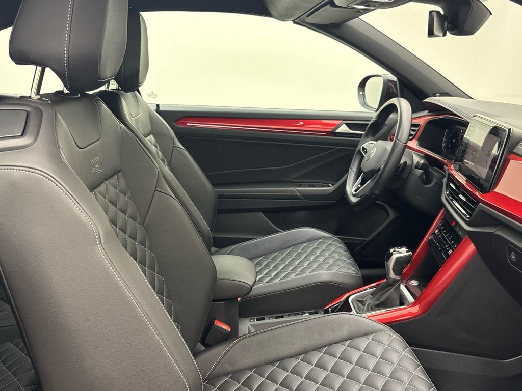 Volkswagen T-Roc 2022 г. Красный, пробег 28650 км