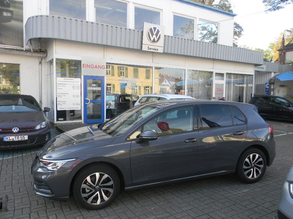 Volkswagen Golf 2023 г. Серый, пробег 25800 км