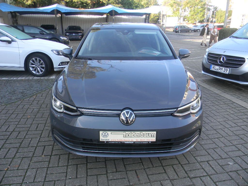 Volkswagen Golf 2023 г. Серый, пробег 25800 км