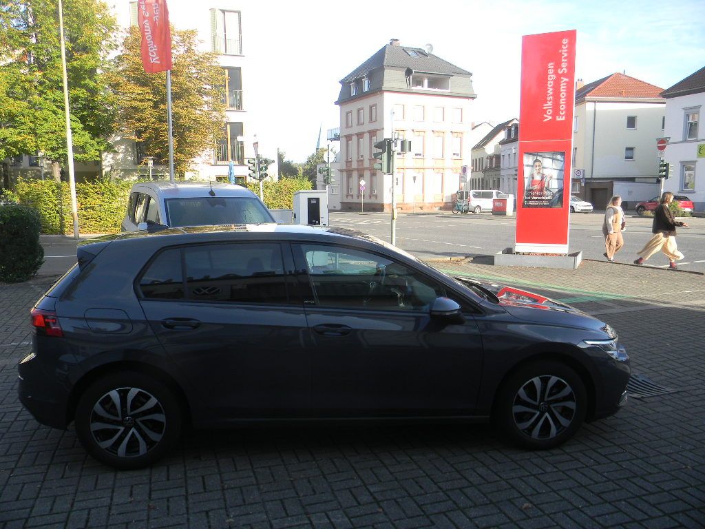 Volkswagen Golf 2023 г. Серый, пробег 25800 км