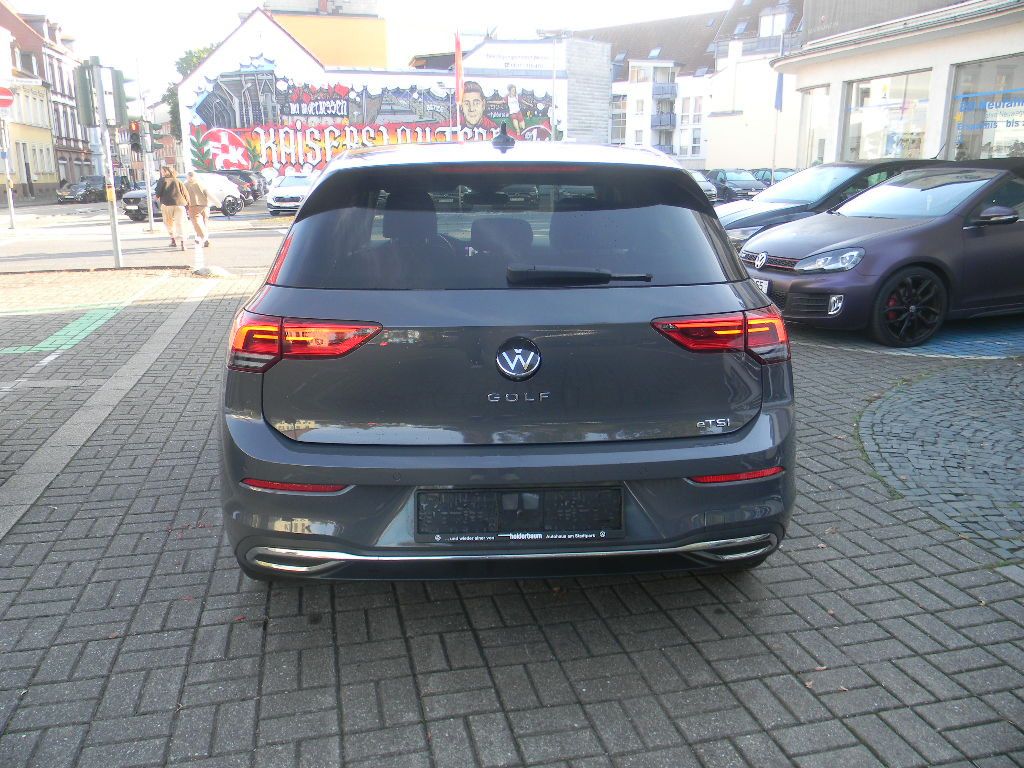 Volkswagen Golf 2023 г. Серый, пробег 25800 км