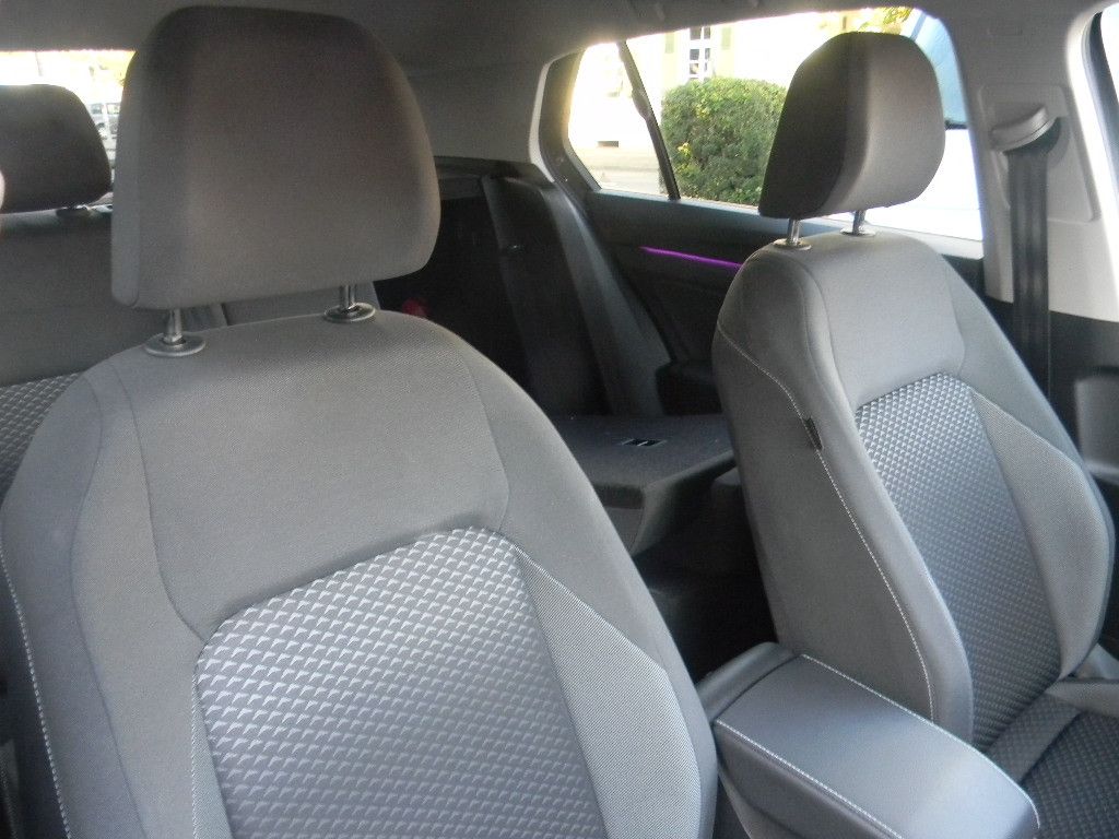 Volkswagen Golf 2023 г. Серый, пробег 25800 км
