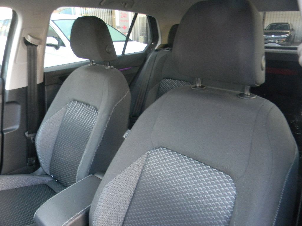 Volkswagen Golf 2023 г. Серый, пробег 25800 км