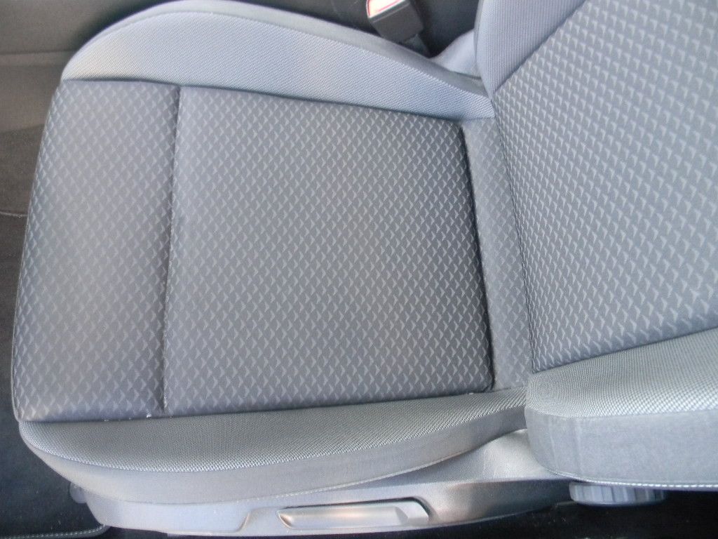 Volkswagen Golf 2023 г. Серый, пробег 25800 км