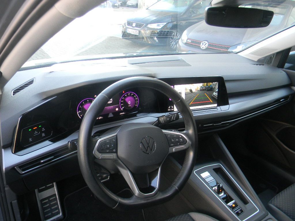 Volkswagen Golf 2023 г. Серый, пробег 25800 км