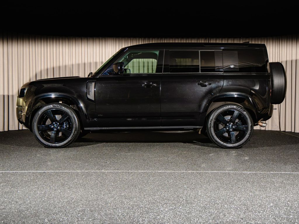 Land Rover Defender 2022 г. Чёрный, пробег 34000 км