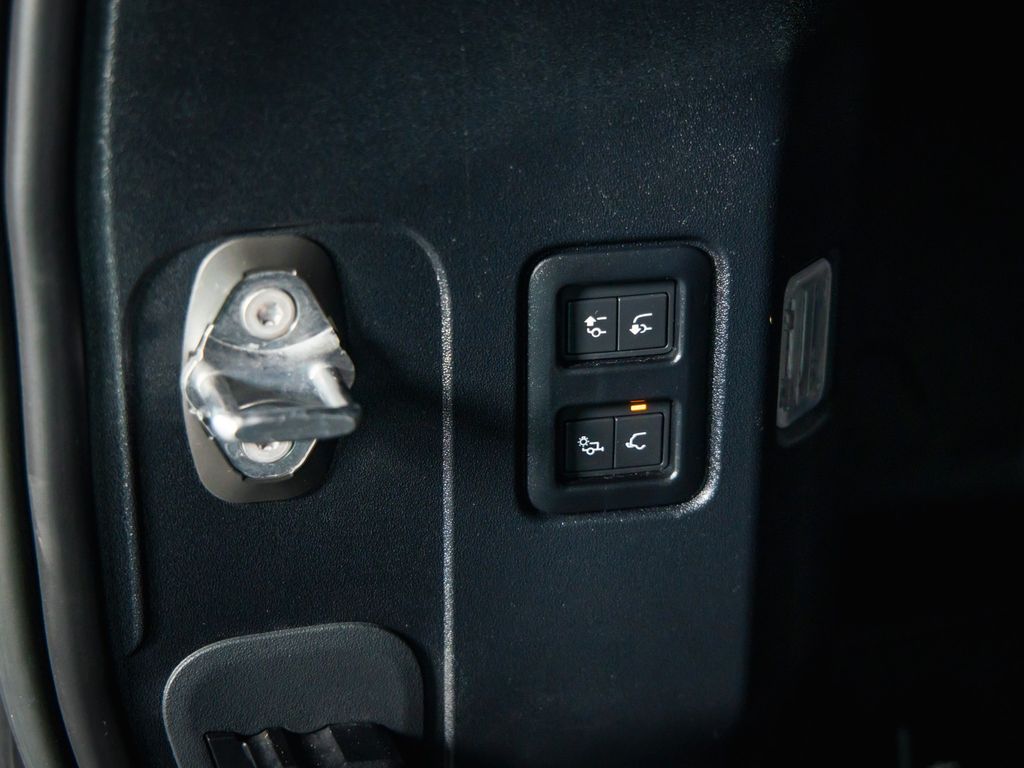 Land Rover Defender 2022 г. Чёрный, пробег 34000 км