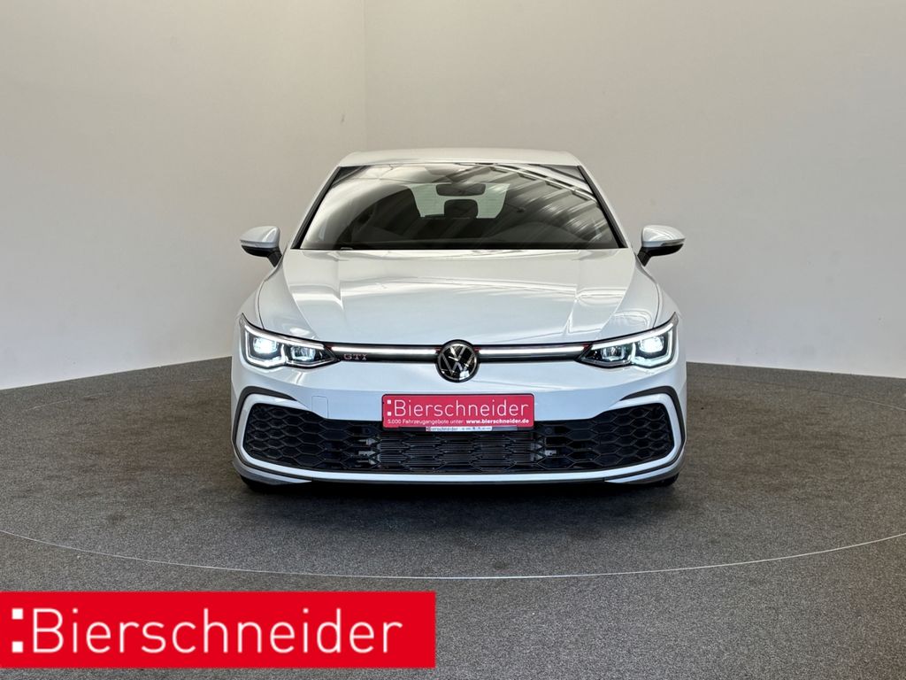 Volkswagen Golf 2023 г. Белый, пробег 12305 км