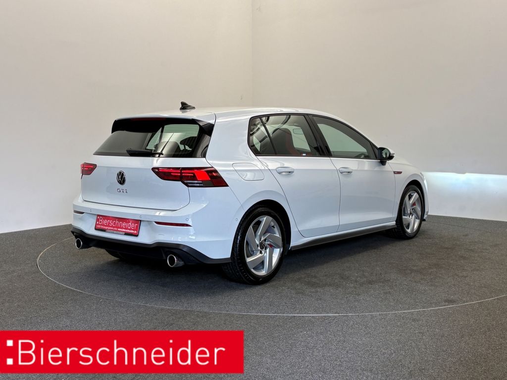Volkswagen Golf 2023 г. Белый, пробег 12305 км