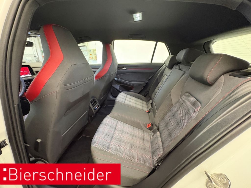 Volkswagen Golf 2023 г. Белый, пробег 12305 км