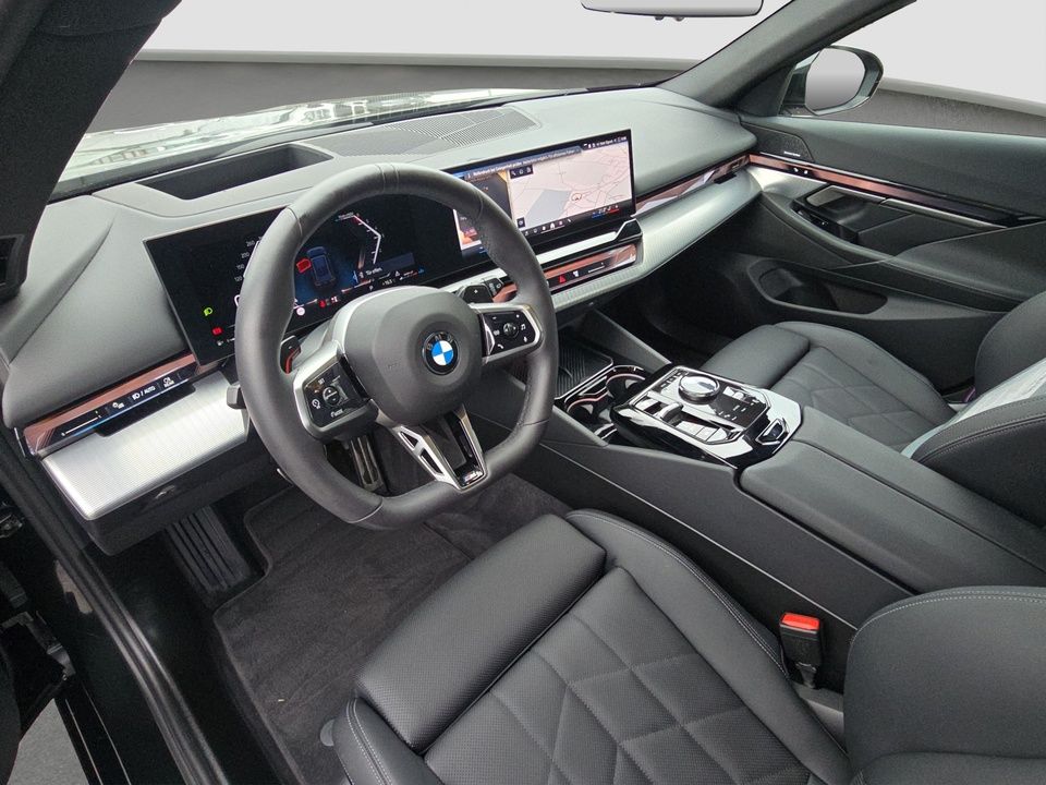 BMW 520 2026 г. Чёрный, пробег 20496 км