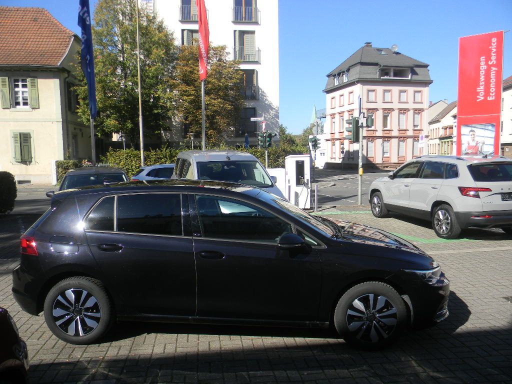 Volkswagen Golf 2023 г. Чёрный, пробег 34500 км