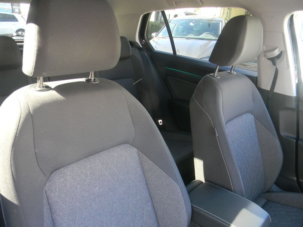 Volkswagen Golf 2023 г. Чёрный, пробег 34500 км