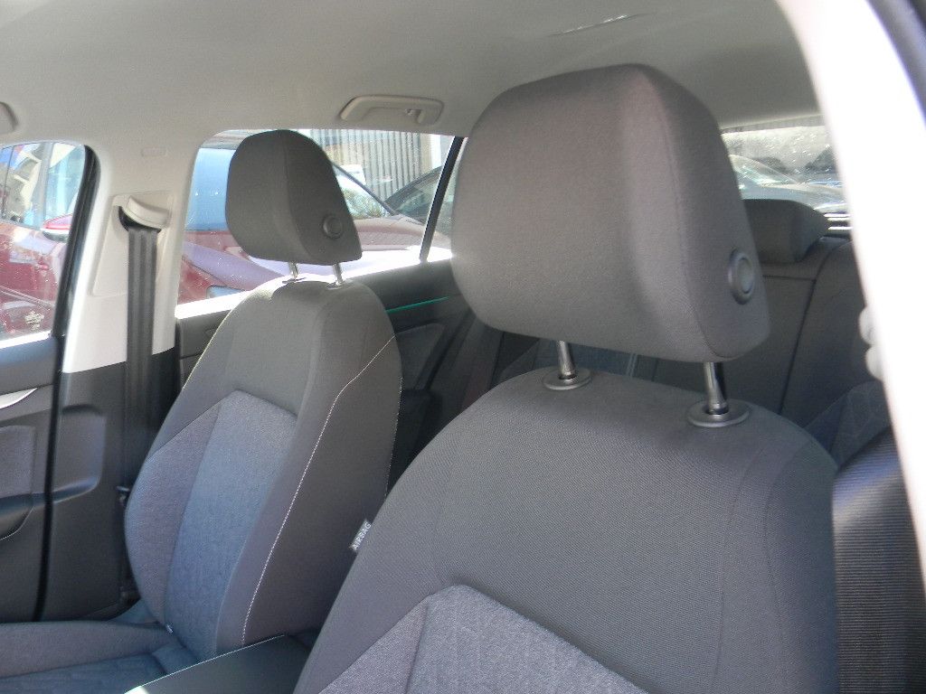 Volkswagen Golf 2023 г. Чёрный, пробег 34500 км