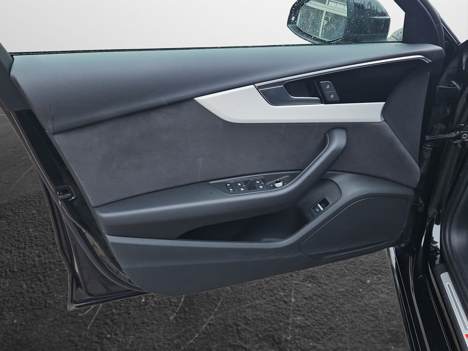 Audi A4 2024 г. Чёрный, пробег 30738 км