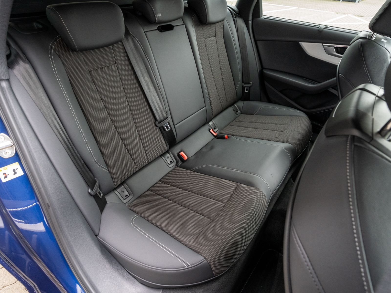 Audi A4 2024 г. Синий, пробег 29600 км