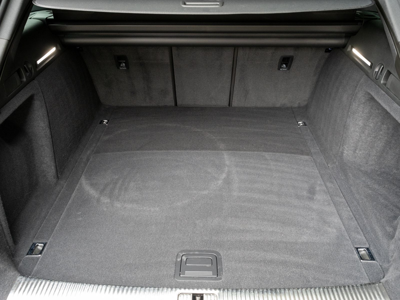 Audi A4 2024 г. Синий, пробег 29600 км