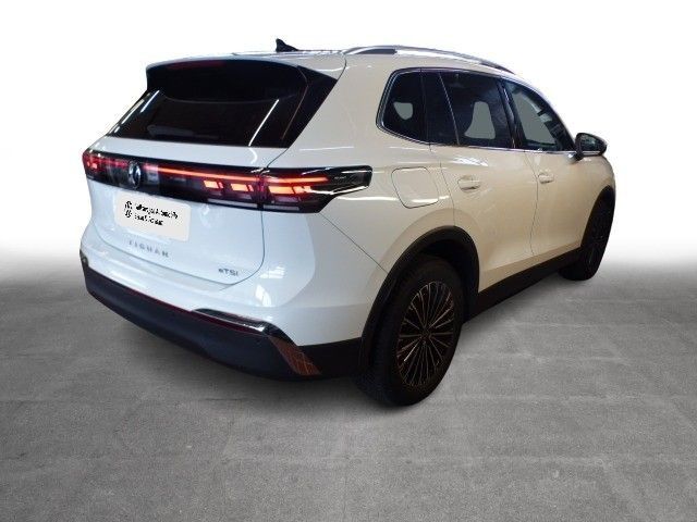 Volkswagen Tiguan 2024 г. Белый, пробег 27180 км