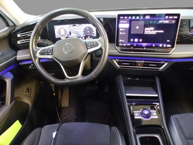 Volkswagen Tiguan 2024 г. Белый, пробег 27180 км