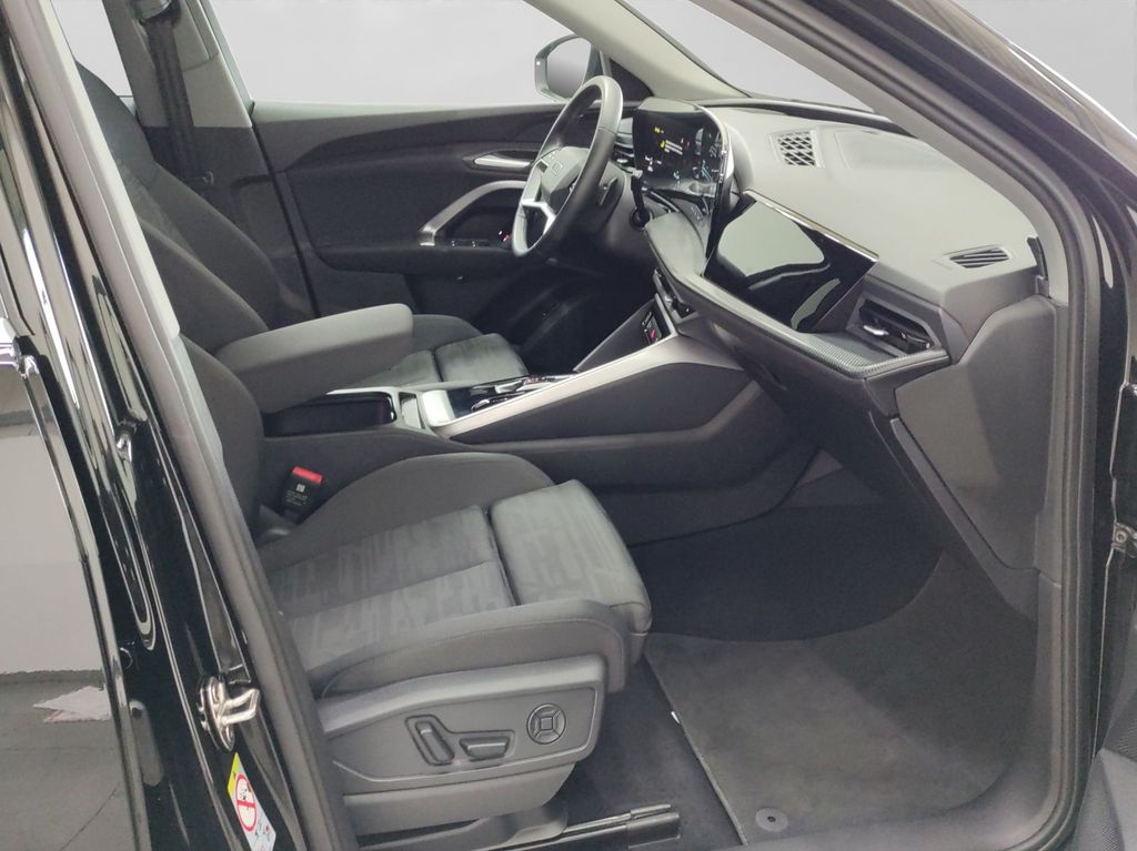 Audi Q5 2025 г. Чёрный, пробег 32482 км