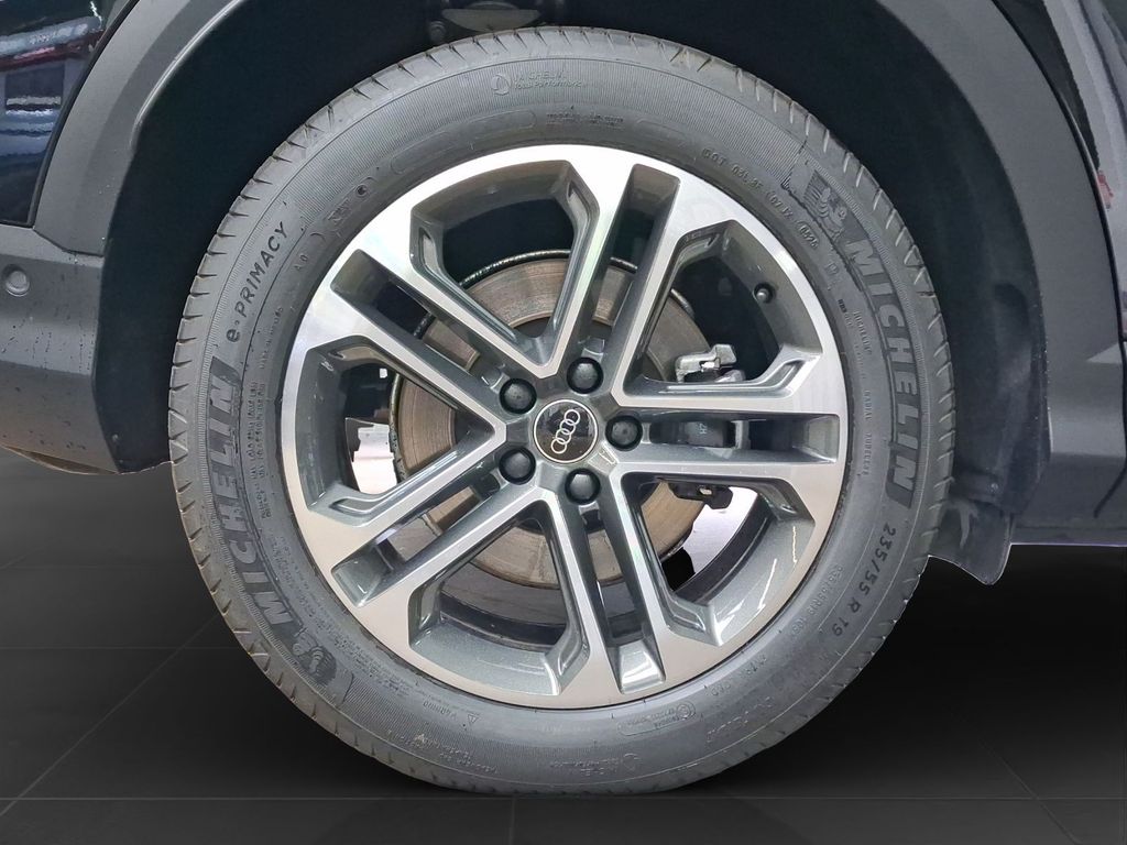 Audi Q5 2025 г. Чёрный, пробег 32482 км