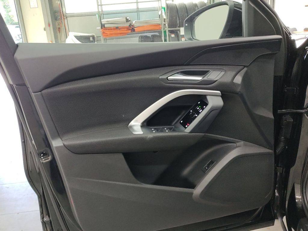 Audi Q5 2025 г. Чёрный, пробег 32482 км