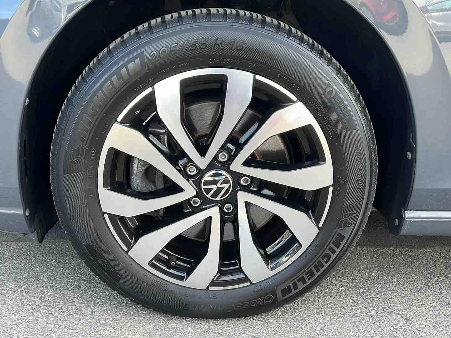 Volkswagen Golf 2023 г. Серый, пробег 58850 км