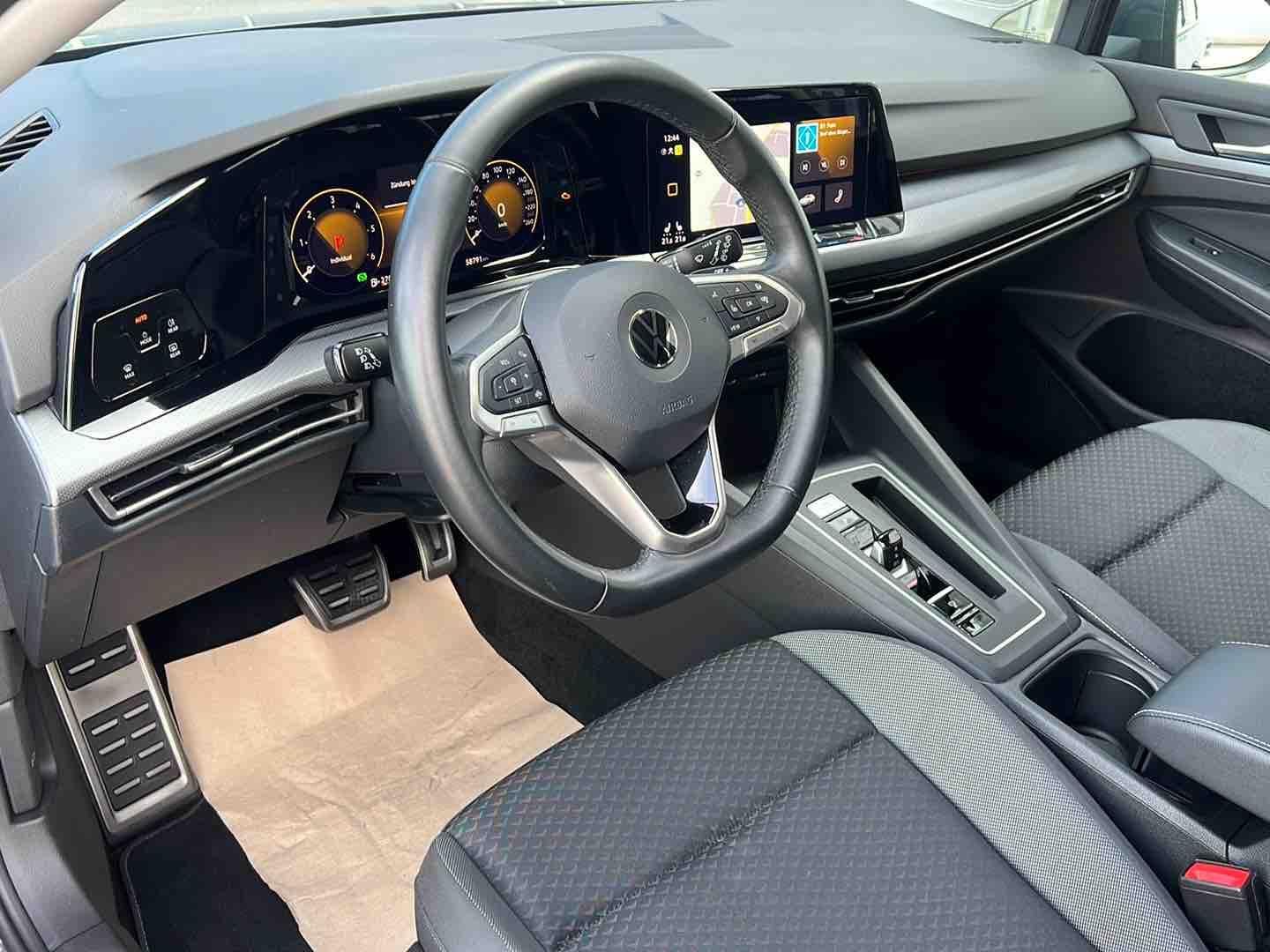 Volkswagen Golf 2023 г. Серый, пробег 58850 км