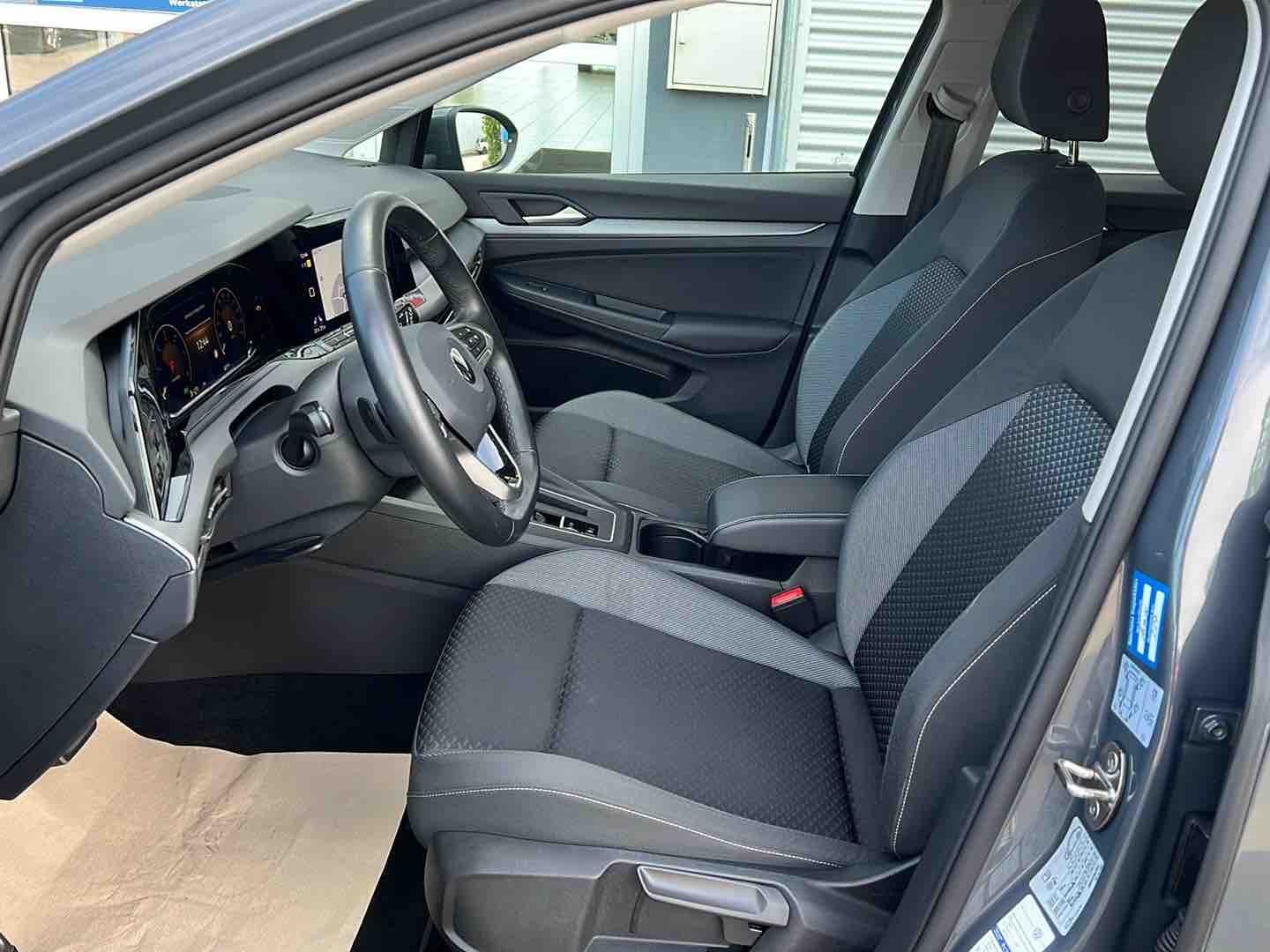 Volkswagen Golf 2023 г. Серый, пробег 58850 км