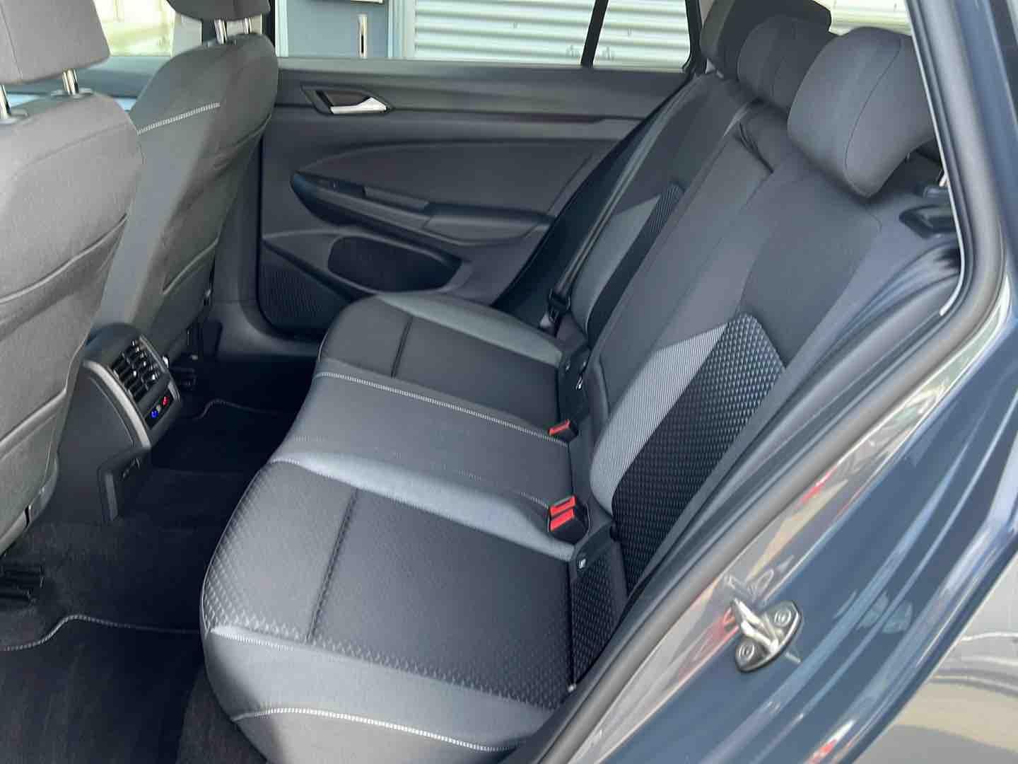 Volkswagen Golf 2023 г. Серый, пробег 58850 км