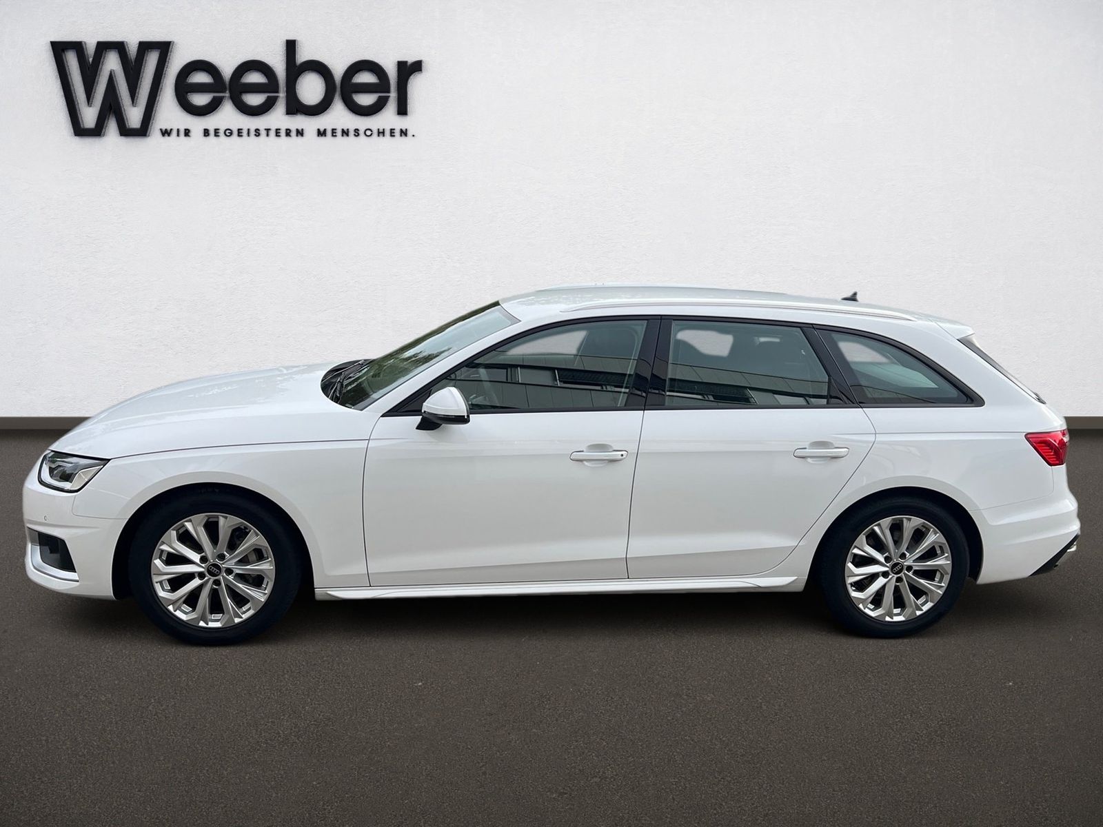 Audi A4 2023 г. Серый, пробег 26482 км