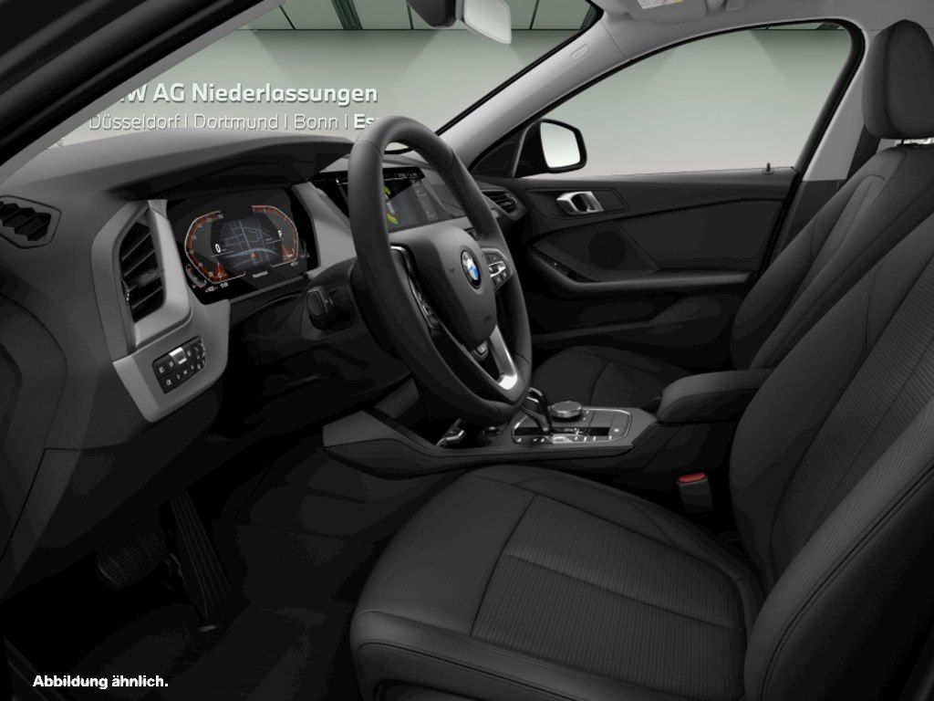 BMW 120 2023 г. Чёрный, пробег 30798 км