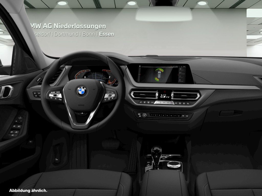BMW 120 2023 г. Чёрный, пробег 30798 км