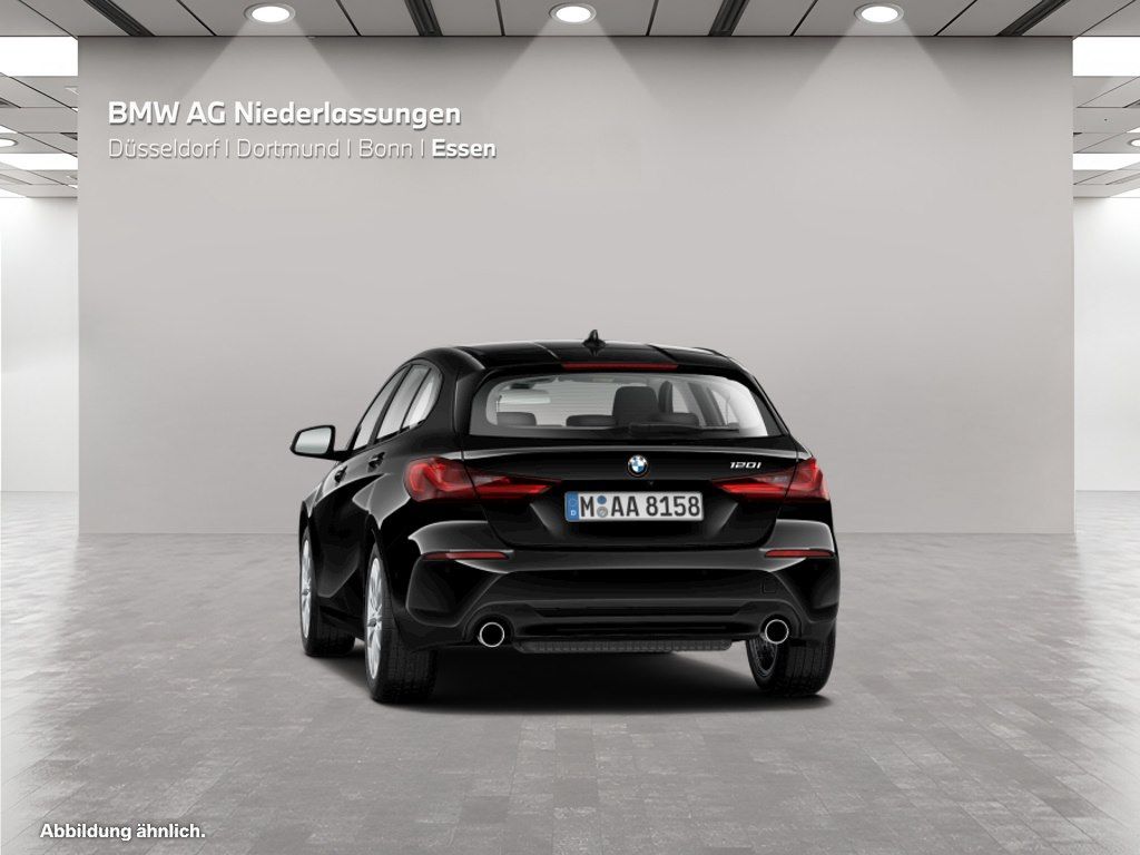 BMW 120 2023 г. Чёрный, пробег 30798 км