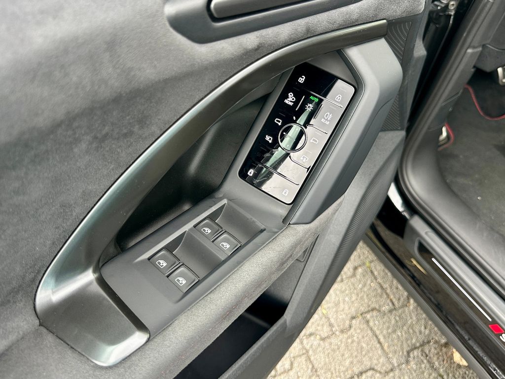 Audi Q5 2025 г. Чёрный, пробег 15890 км