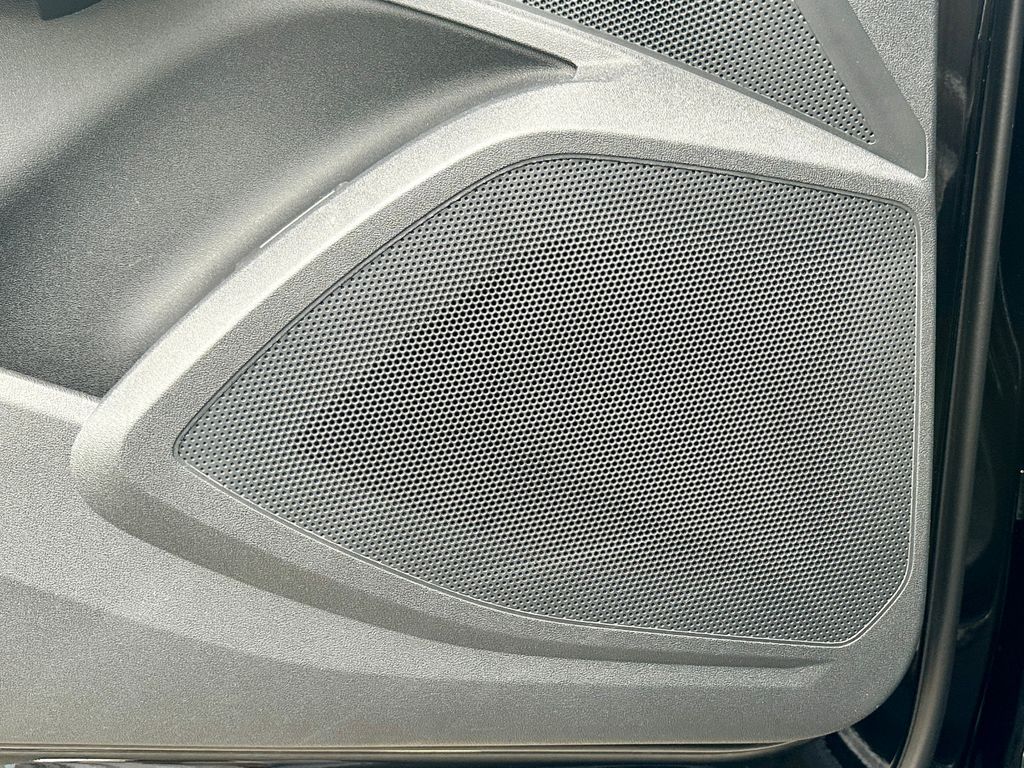 Audi Q5 2025 г. Чёрный, пробег 15890 км