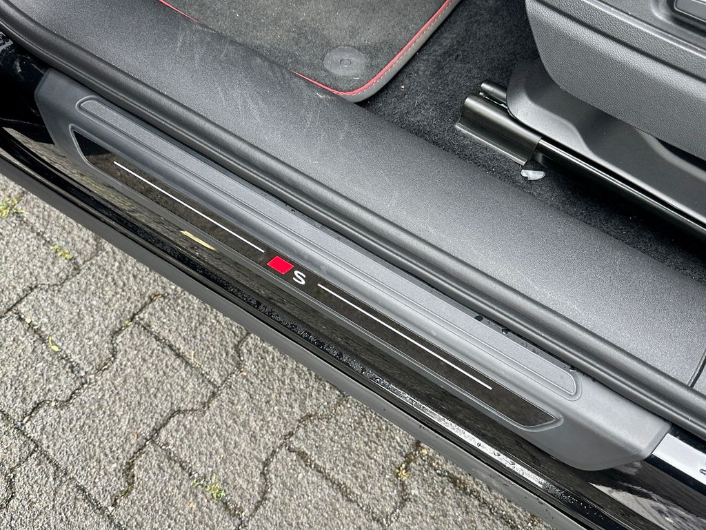 Audi Q5 2025 г. Чёрный, пробег 15890 км