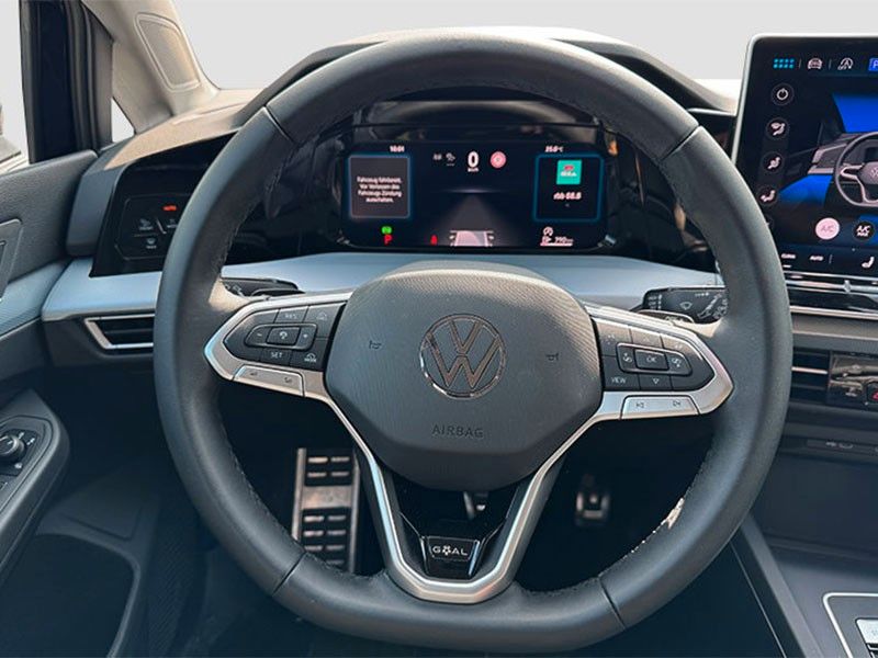 Volkswagen Golf 2025 г. Чёрный, пробег 22310 км