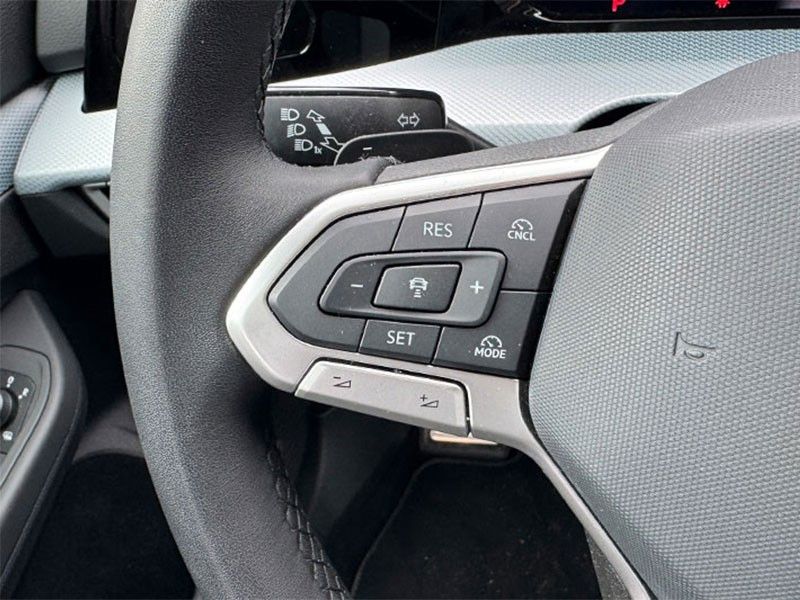 Volkswagen Golf 2025 г. Чёрный, пробег 22310 км
