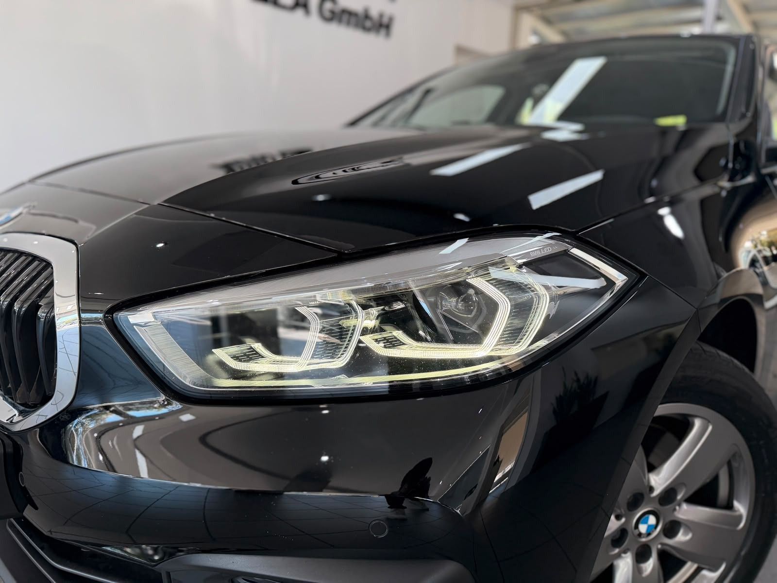 BMW 118 2022 г. Чёрный, пробег 42000 км