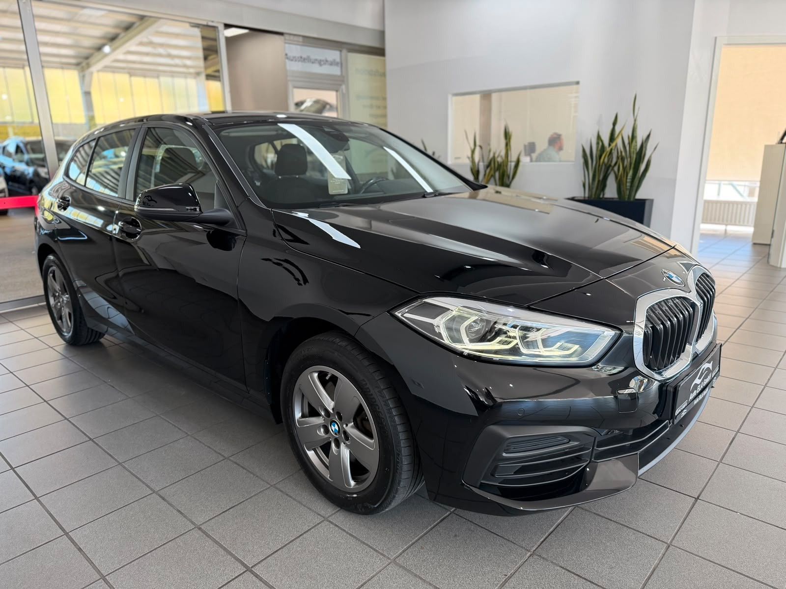 BMW 118 2022 г. Чёрный, пробег 42000 км