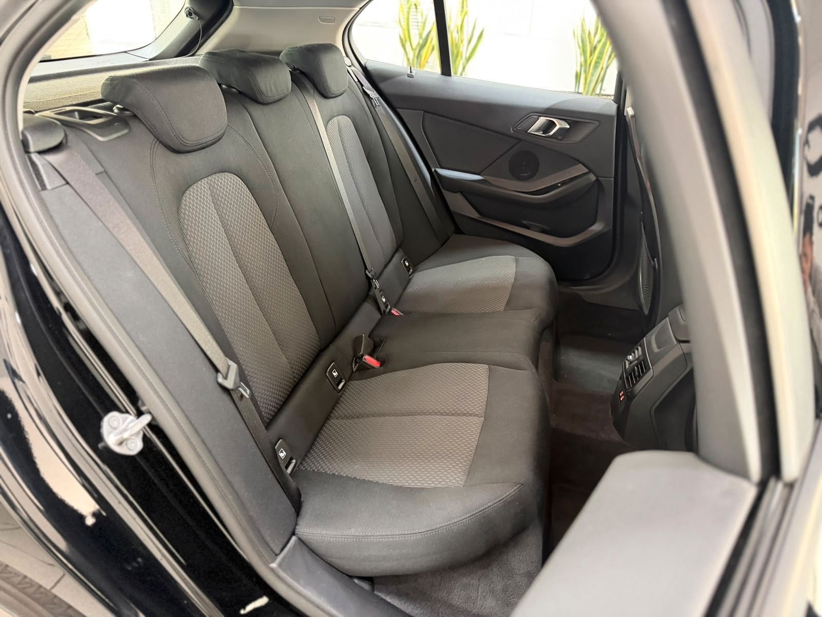 BMW 118 2022 г. Чёрный, пробег 42000 км
