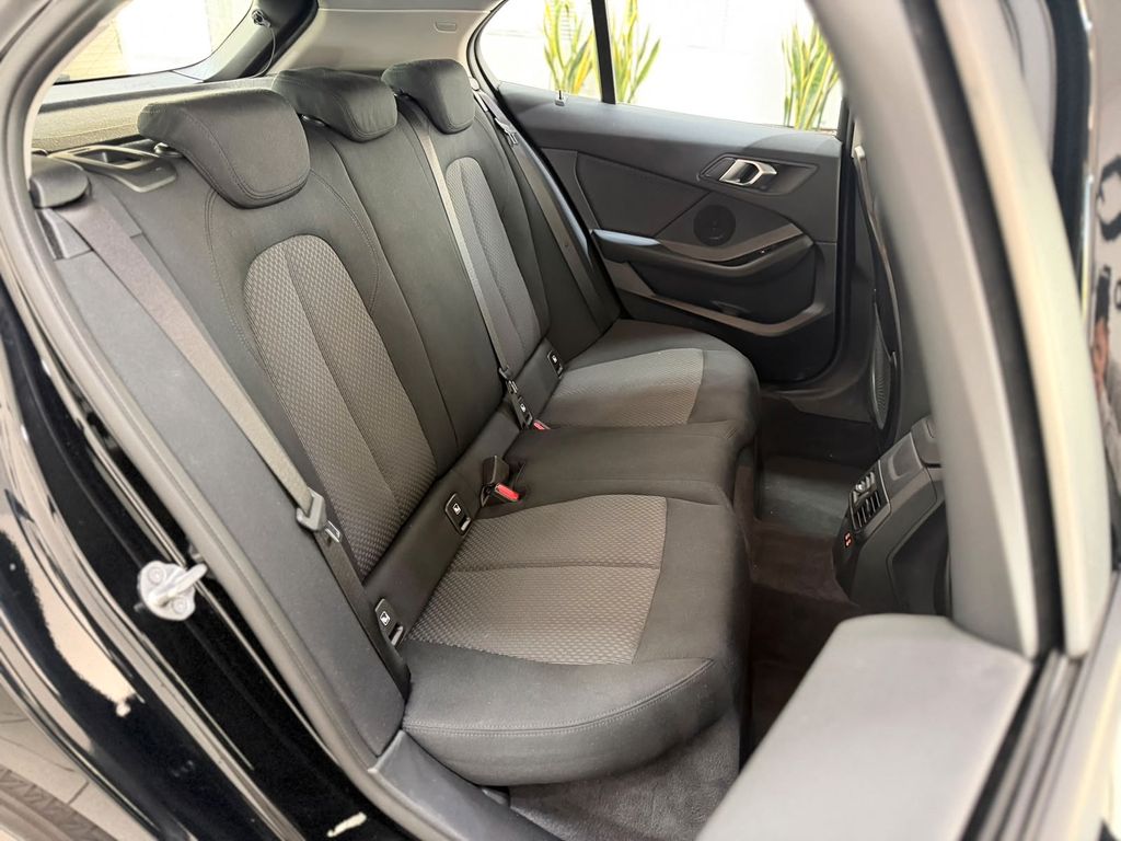 BMW 118 2022 г. Чёрный, пробег 42000 км
