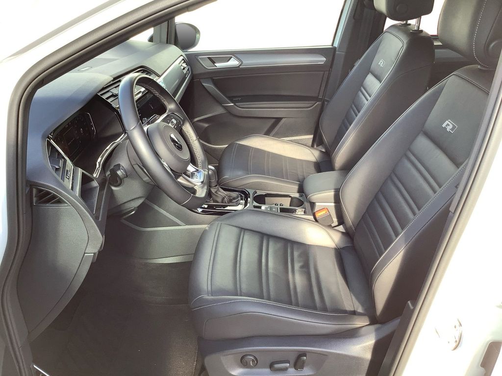 Volkswagen Touran 2022 г. Белый, пробег 46916 км