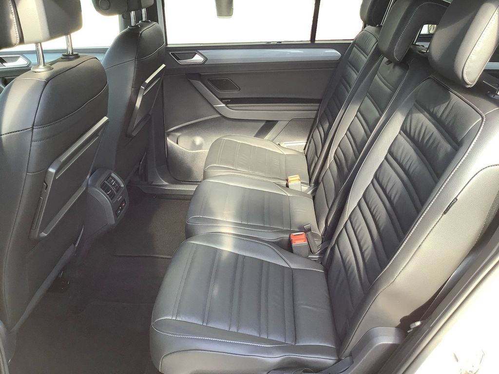 Volkswagen Touran 2022 г. Белый, пробег 46916 км